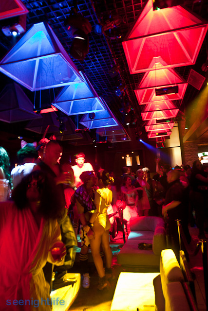 IMAGE: http://seenightlife.com/photos/10621/original_around-8411.jpg?1288825876