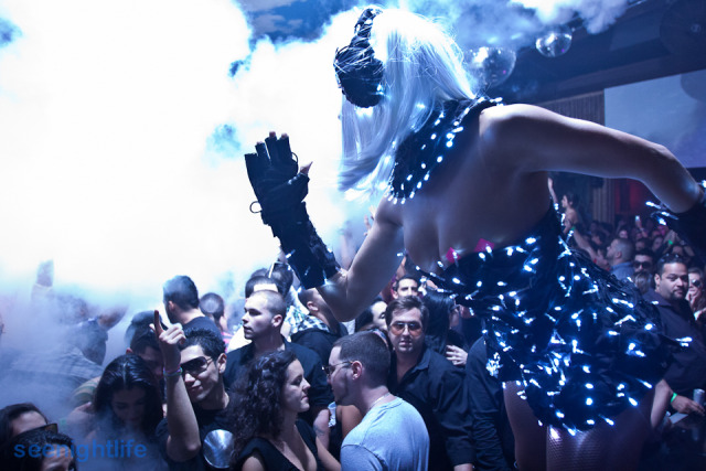 IMAGE: http://seenightlife.com/photos/10674/original_angello-9030.jpg?1291066301