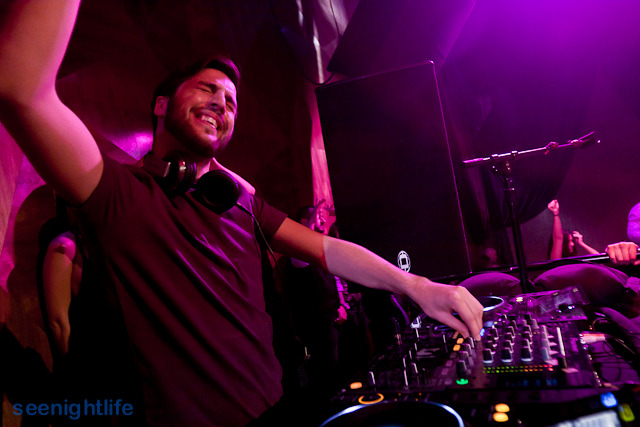 IMAGE: http://seenightlife.com/photos/10865/original_tijsvanity-0979.jpg?1297292438