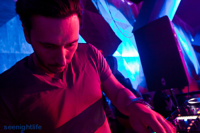 IMAGE: http://seenightlife.com/photos/10924/original_vanity-1576.jpg?1299706060