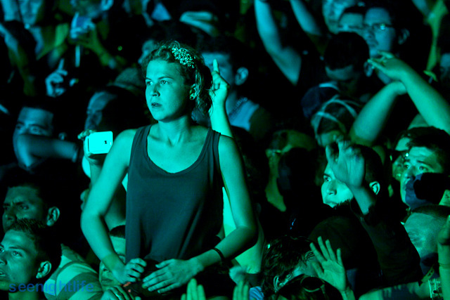 IMAGE: http://seenightlife.com/photos/10967/original_tijsspi-1989.jpg?1300582992