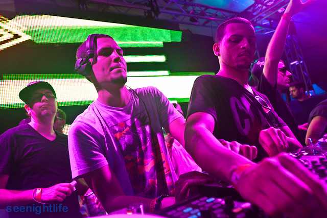 IMAGE: http://seenightlife.com/photos/11113/original_plu-2418.jpg?1301416200