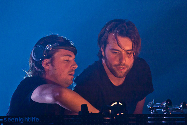 IMAGE: http://seenightlife.com/photos/11210/original_shmmm-2898.jpg?1301799476