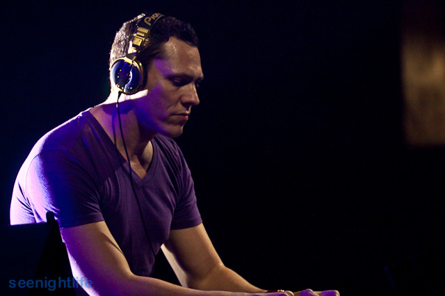 IMAGE: http://seenightlife.com/photos/11256/original_msp-3136.jpg?1301872016