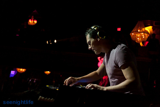 IMAGE: http://seenightlife.com/photos/11283/original_bos-3283.jpg?1302421626