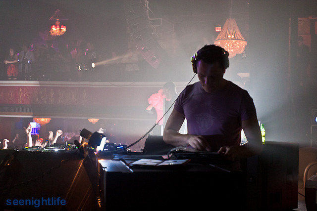 IMAGE: http://seenightlife.com/photos/11308/original_bos-3204.jpg?1302421652