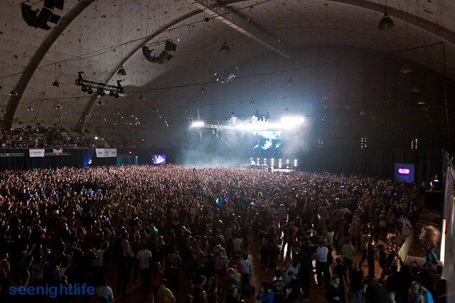 IMAGE: http://seenightlife.com/photos/11362/original_dca-3498.jpg?1302570766