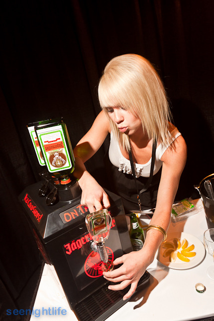 IMAGE: http://seenightlife.com/photos/11441/original_ylw-4463.jpg?1304447029