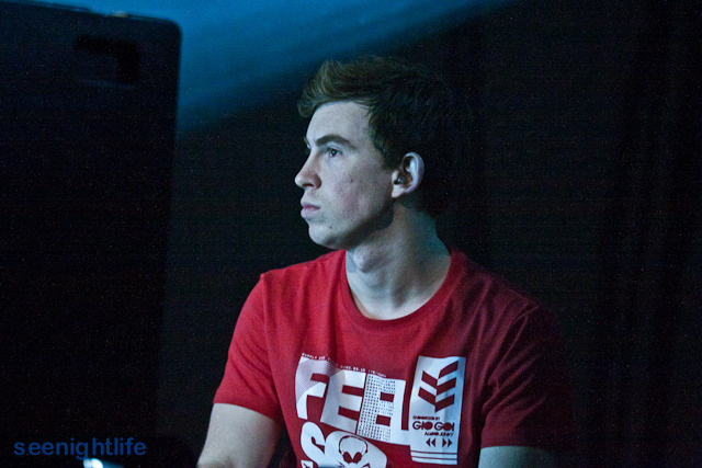 IMAGE: http://seenightlife.com/photos/11449/original_yeg-4659.jpg?1304447037