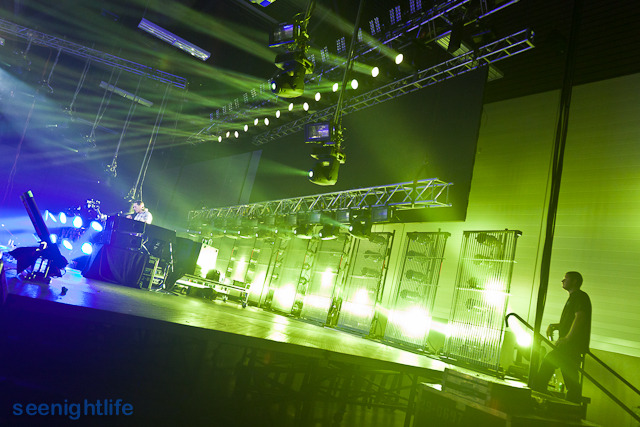 IMAGE: http://seenightlife.com/photos/11476/original_yeg-4570.jpg?1304447058