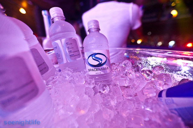 IMAGE: http://seenightlife.com/photos/11571/original_lpqbashep-1190.jpg?1312197991