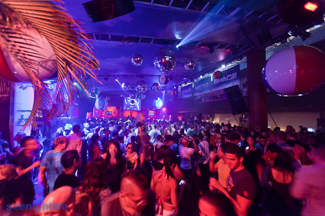 IMAGE: http://seenightlife.com/photos/11609/original_lpqbashep-1157.jpg?1312198018