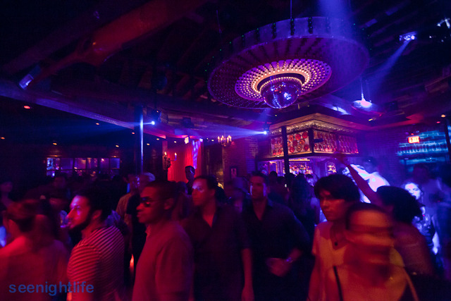 IMAGE: http://seenightlife.com/photos/11634/original_steffi-1472.jpg?1312810297