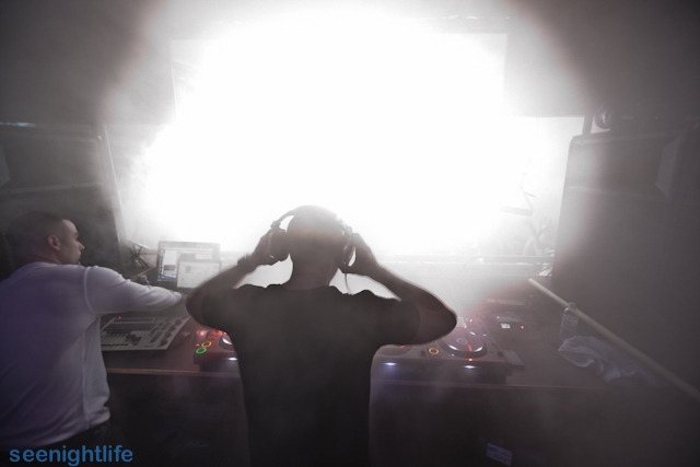 IMAGE: http://seenightlife.com/photos/16359/original_markus-2350.jpg?1328521991