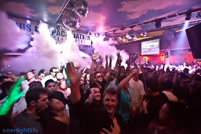 IMAGE: http://seenightlife.com/photos/16363/original_markus-2491.jpg?1328521994