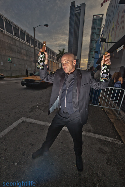 IMAGE: http://seenightlife.com/photos/16366/original_markus-2714.jpg?1328521996