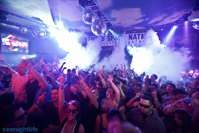 IMAGE: http://seenightlife.com/photos/16404/original_markus-2384.jpg?1328522024