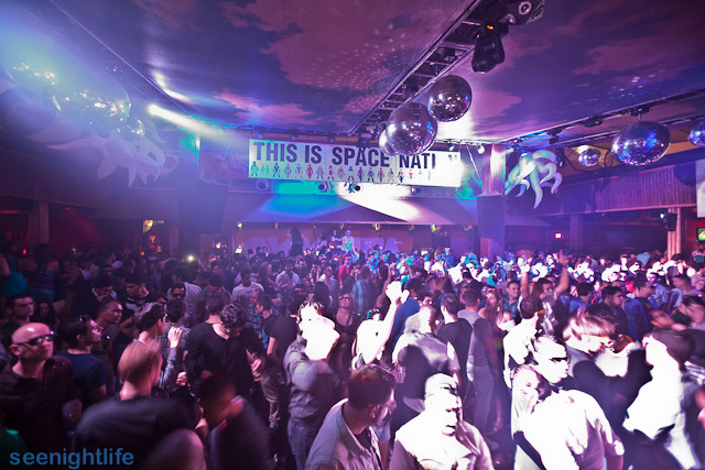 IMAGE: http://seenightlife.com/photos/16798/original_lazardi-3869.jpg?1329747143