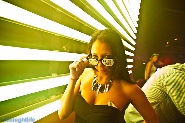 IMAGE: http://seenightlife.com/photos/17214/original_lpivano-5737.jpg?1330966637