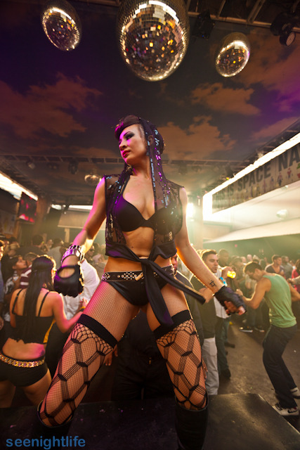 IMAGE: http://seenightlife.com/photos/17473/original_warm-6955.jpg?1331573714