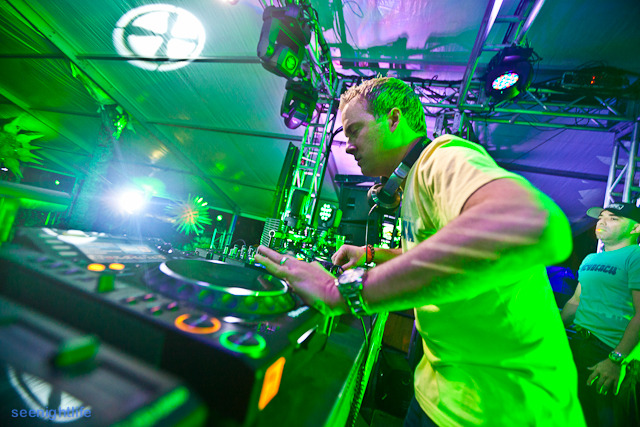 IMAGE: http://seenightlife.com/photos/17810/original_gbpp-7789.jpg?1332181095