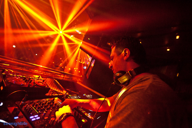 IMAGE: http://seenightlife.com/photos/18021/original_boriswmc-8046.jpg?1332192077