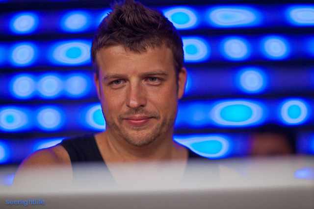 IMAGE: http://seenightlife.com/photos/18072/original_lostiosWMC-8945.jpg?1332192526