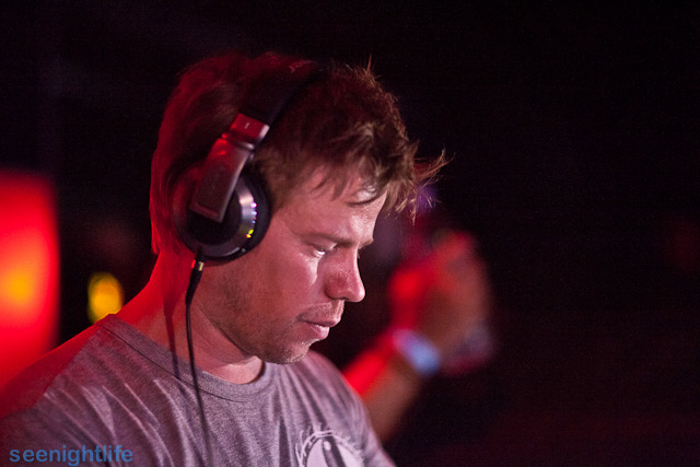 IMAGE: http://seenightlife.com/photos/18348/original_cadenzaferry-9779.jpg?1332505464