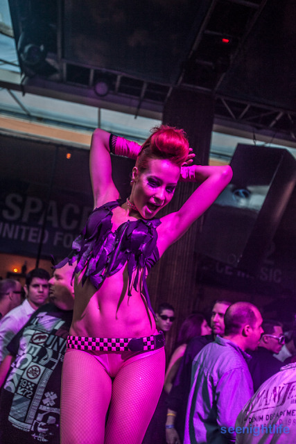 IMAGE: http://seenightlife.com/photos/19190/original_borisbday-3927.jpg?1335208139