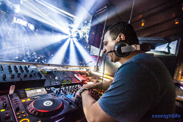 IMAGE: http://seenightlife.com/photos/19231/original_borisbday-3825.jpg?1335208184