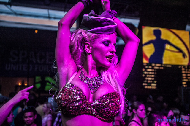 IMAGE: http://seenightlife.com/photos/19446/original_glenn-5816.jpg?1336500322