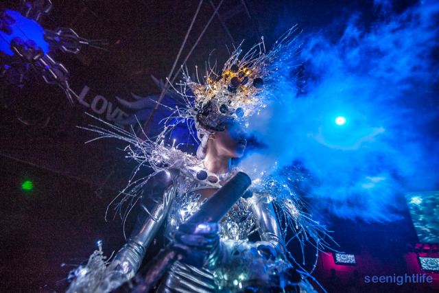 IMAGE: http://seenightlife.com/photos/19659/original_space12-6345.jpg?1337002011