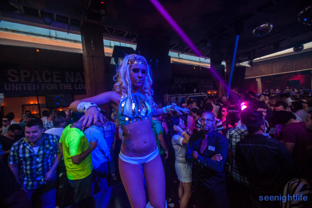 IMAGE: http://seenightlife.com/photos/20014/original_marco-1199.jpg?1338383000