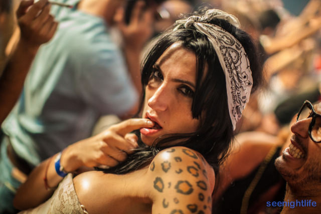 IMAGE: http://seenightlife.com/photos/23089/original_lostios2012-9371.jpg?1349719125