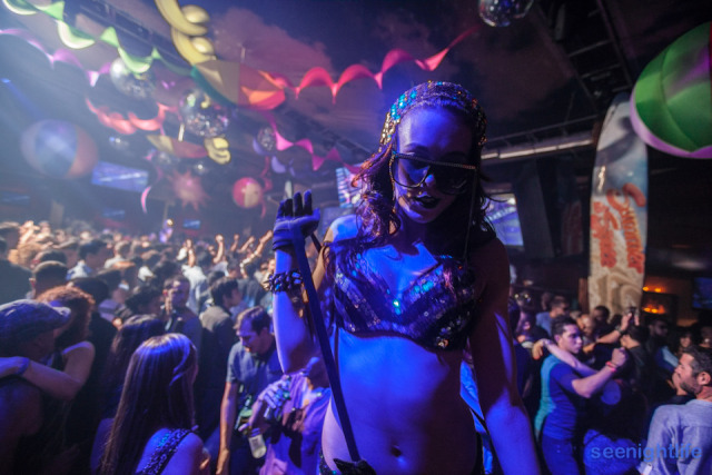 IMAGE: http://seenightlife.com/photos/23108/original_lostios2012-9217.jpg?1349719158