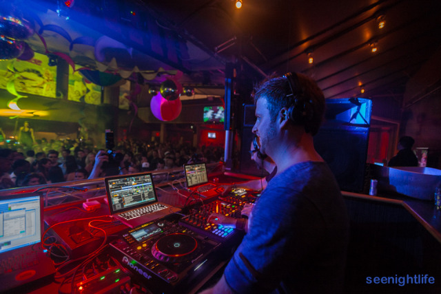 IMAGE: http://seenightlife.com/photos/23139/original_lostios2012-9090.jpg?1349719226