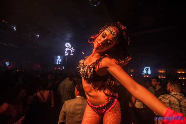 IMAGE: http://seenightlife.com/photos/23386/original_ferrypirupa-1845.jpg?1350303881