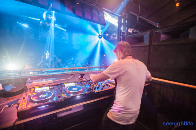 IMAGE: http://seenightlife.com/photos/23388/original_ferrypirupa-1611.jpg?1350303884