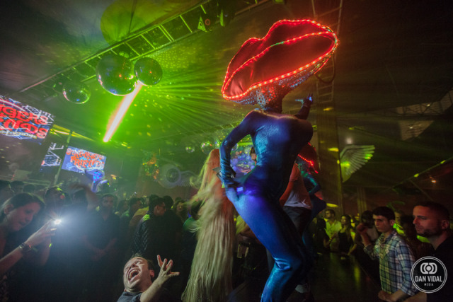 IMAGE: http://seenightlife.com/photos/28307/original_saf-1697.jpg?1370297655