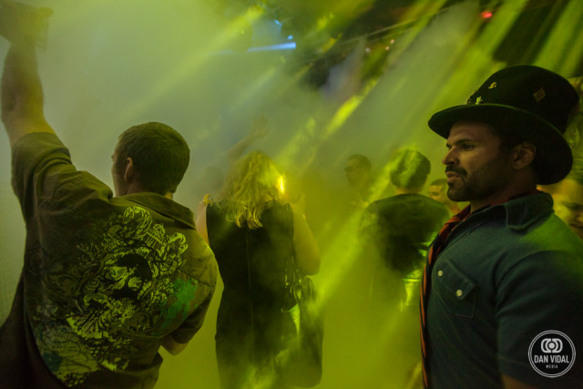 IMAGE: http://seenightlife.com/photos/28322/original_saf-1645.jpg?1370297712