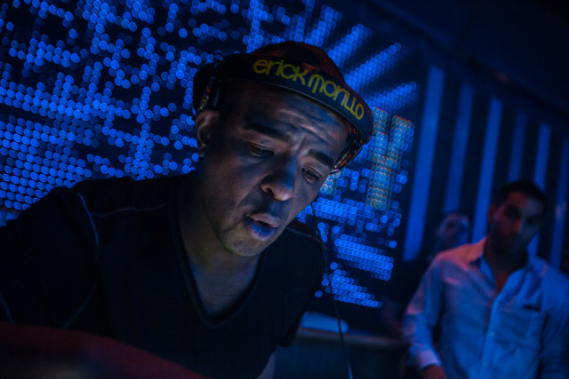 IMAGE: http://seenightlife.com/photos/35819/original_erick14years_space-1963.jpg