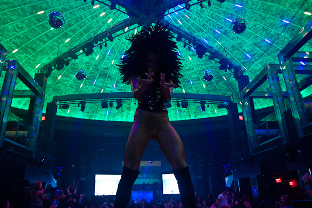 IMAGE: http://seenightlife.com/photos/6839/original_sanderLIV-1116.jpg?1264266806