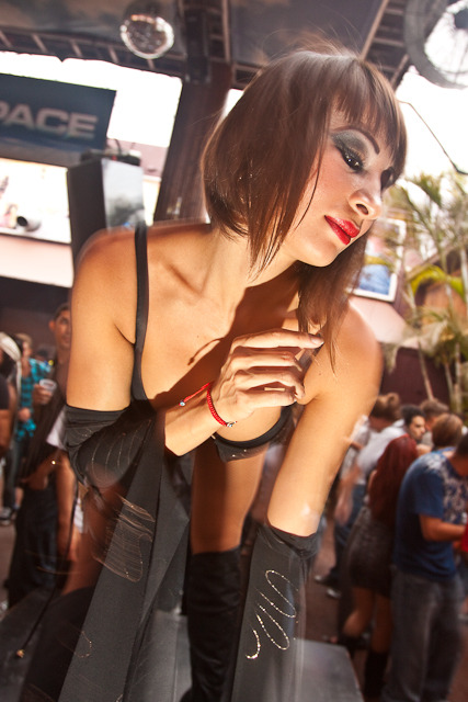 IMAGE: http://seenightlife.com/photos/9108/original_jon-1979.jpg?1274090635