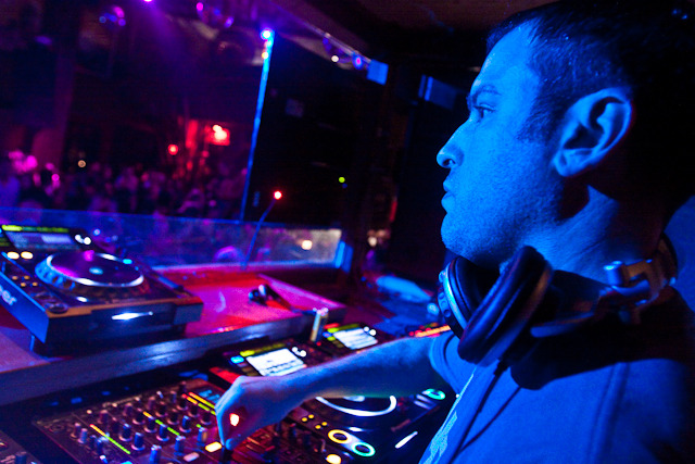 IMAGE: http://seenightlife.com/photos/9125/original_jon-1861.jpg?1274090645