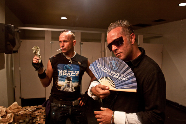 IMAGE: http://seenightlife.com/photos/9379/original_space10-2764.jpg?1274711148